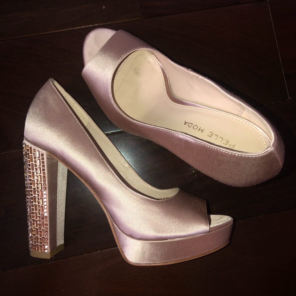 Pelle Moda rose gold peep toes
